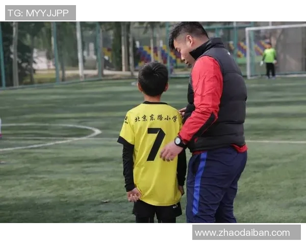 南京足球队边路渗透战术解析与实践探讨 南京足球队边路渗透战术解析与实践探讨