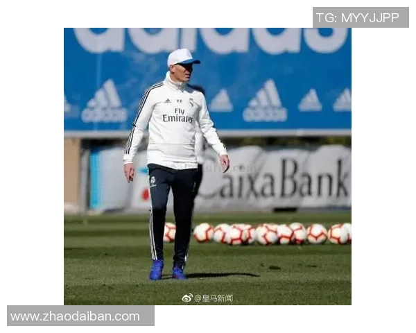 高清齐达内足球明星头像展现传奇风采与不朽魅力的完美结合